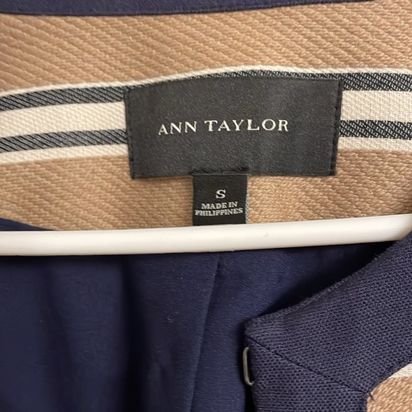 And Taylor blazer gently used - Picture 2 of 5